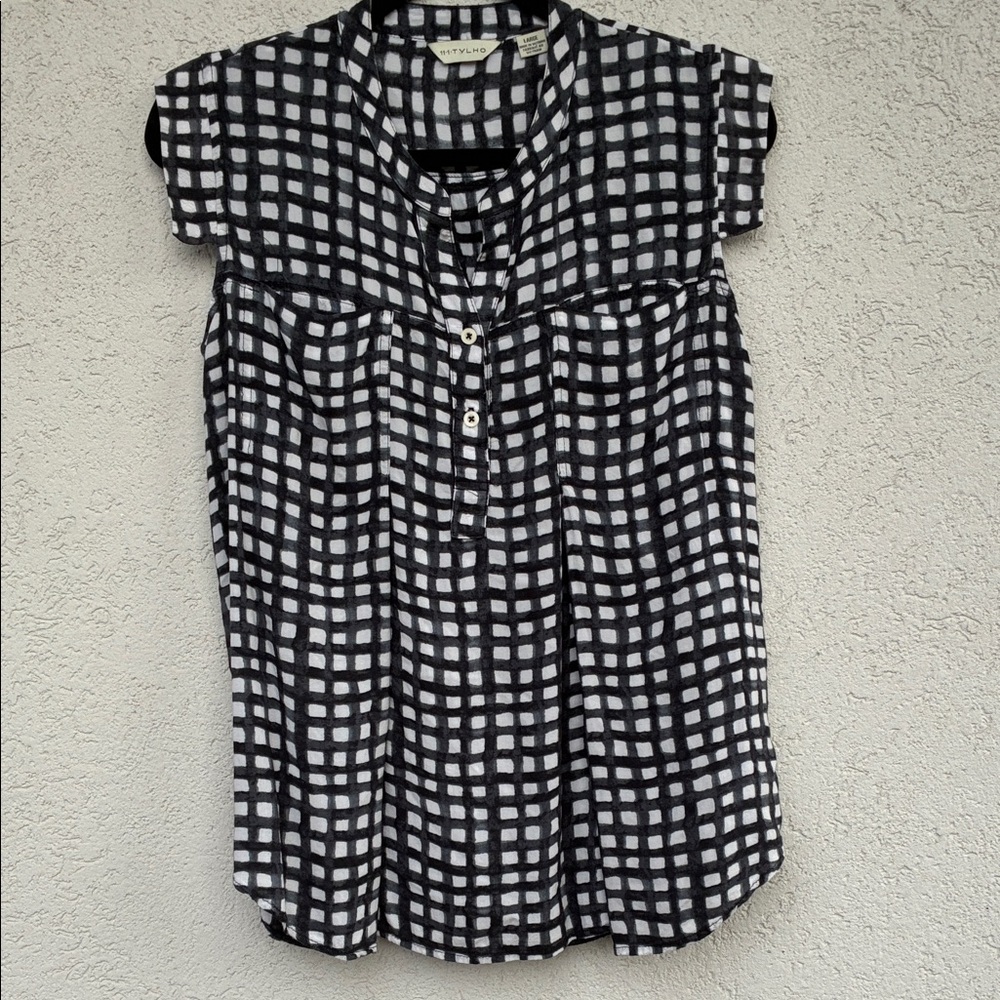 11-1 TYLHO Black and White buffalo check sleeveless rayon top